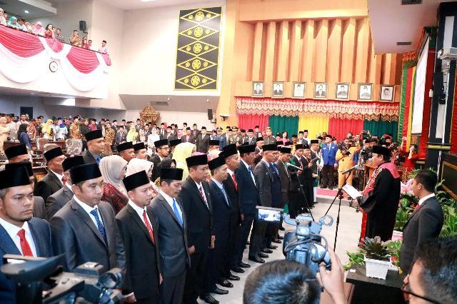 Pelantikan 45 Anggota DPRD Pekanbaru Tahun 2019- 2014 terlaksana Dengan Lancar